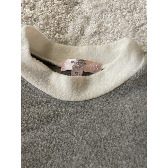 Moa Moa Girls Sz. XL Gray & White Sweater. So Soft. Comfortable - Picture 2 of 8